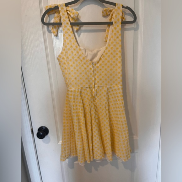Daisy Dress - Picture 2 of 3